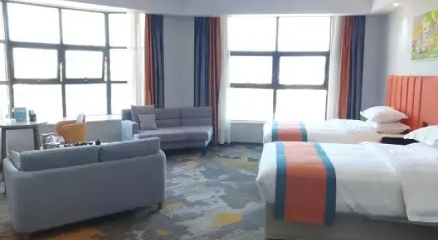 Трёхместный люкс Executive Qianmei Caca Anime Hotel (Longnan Sport Center)
