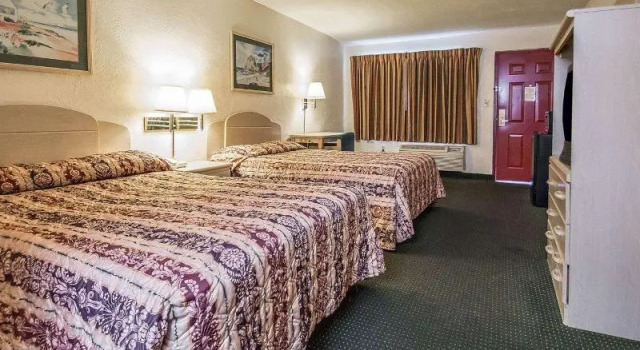 Шестиместный номер Standard Rodeway Inn Gainesville - University Area