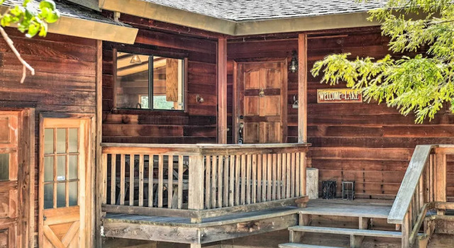 Groveland Cabin w/ Outdoor Perks & Game Room