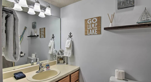 Апартаменты с 2 комнатами с балконом 2 Mi to Silver Dollar City: Reed Springs Condo