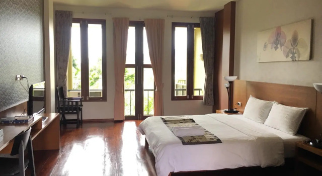 Water Park Hotel Kanchanaburi, Забронировать Отель Отели Канчанабури с парковкой, рядом с Железнодорожный вокзал Канчанабури, Парковка