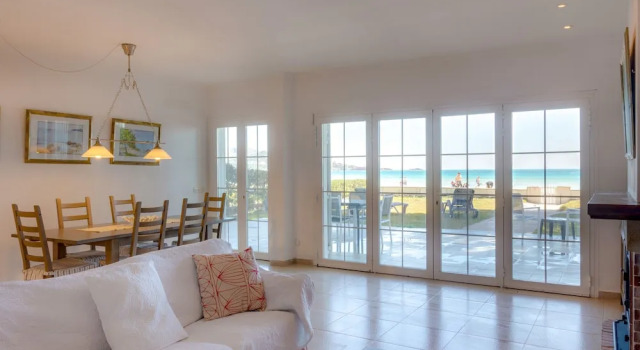 Villa Garballons 9 Alcudia - Sea Front by PriorityVillas, Book Villa 3-Star Hotels in Alcudia, 3*