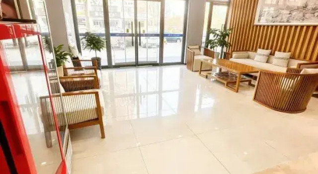 Ningjin Wanhong Holiday Hotel, Rezerwuj Hotel Hotele w Dezhou z parkingiem, Parking