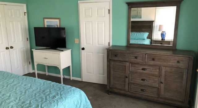 Tailslide Inn 4 Bedroom Home by RedAwning