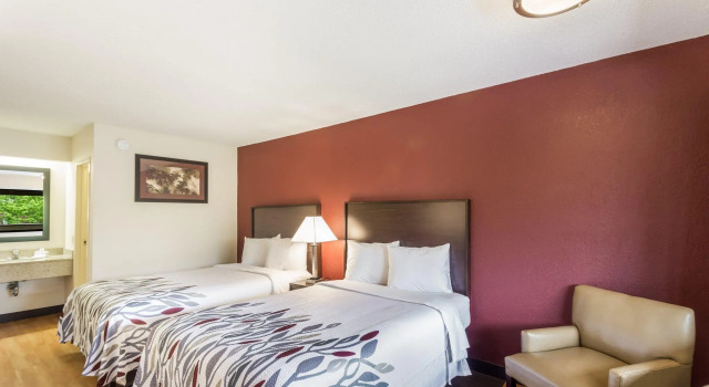 Четырёхместный номер Standard Red Roof Inn Milwaukee Airport Oak Creek