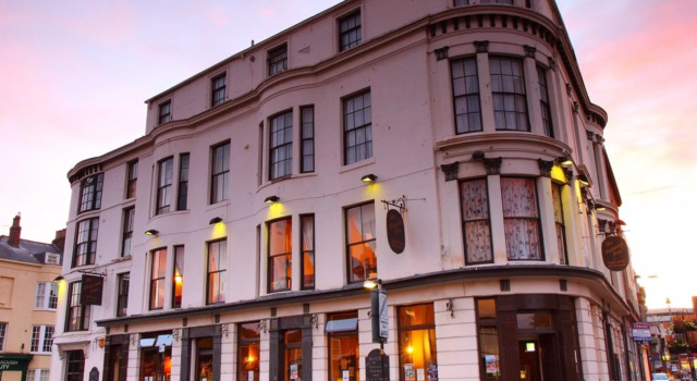 Dickens Bar and Inn