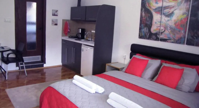 Студия с балконом The House Apartments & Guest Rooms