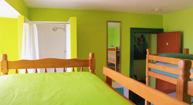 The Green House Surf Lodge, Забронировать Отель Ньюки Корнуолл, рядом с Музей пиратов