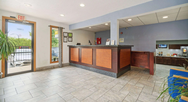 Super 8 by Wyndham Kenosha/Pleasant Prairie, Prenota Hotel Pleasant Prairie Wisconsin