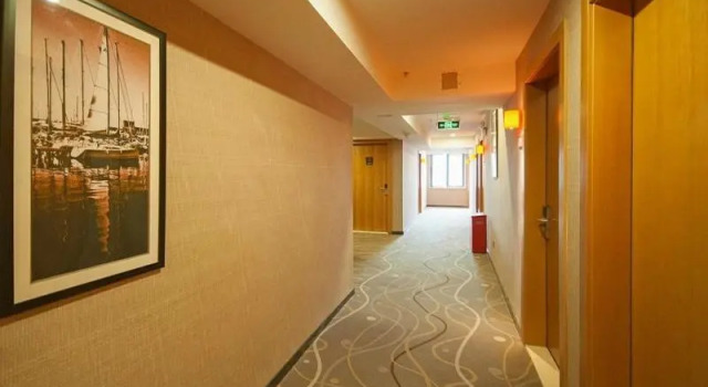 GreenTree Alliance Hotel Chongqing Jiefangbei Walking Street, Забронировать Отель Отели Чунцин 3 звезды, рядом с Jiaochangkou Metro Station, 3*