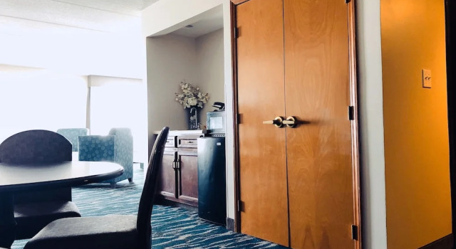 Люкс Standard Comfort Inn & Suites Greenville Near East Carolina University