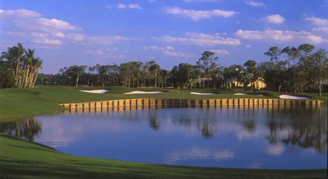 Четырёхместный номер Standard с красивым видом из окна The Breakers Palm Beach