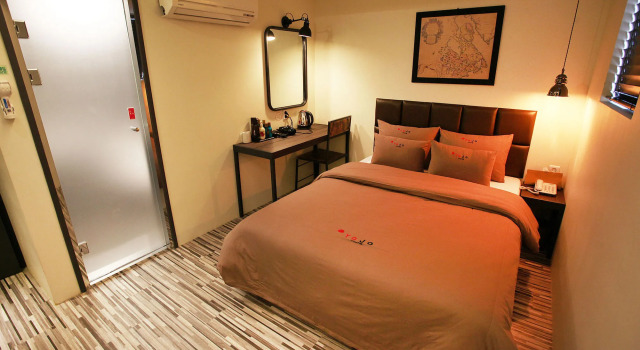 Achasan Station Wall Hotel