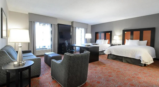 Четырёхместный люкс Hampton Inn Stafford/Quantico & Conference Center