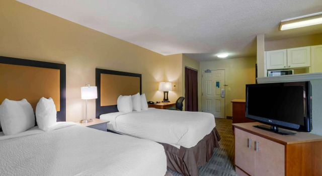 Четырёхместная студия Deluxe Extended Stay America Select Suites Tampa Airport Memorial Hwy