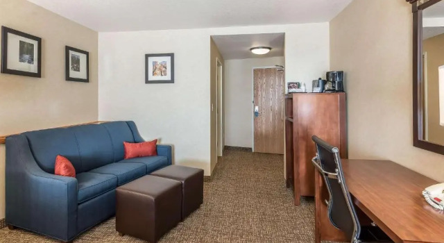Четырёхместный люкс Comfort Suites Longmont