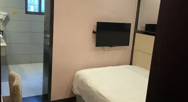 Yiyang Jincheng Hotel (Hunan Vocational College of Arts and Crafts), Book Hotel Hotels in Yiyang with Parking, Parking