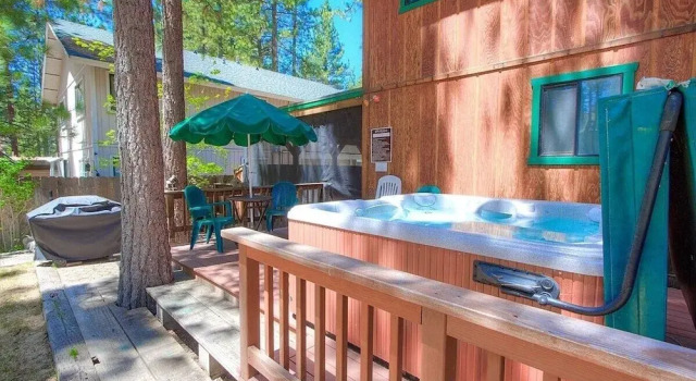 Коттедж Sky Chalet 3 Bedroom Cabin by RedAwning
