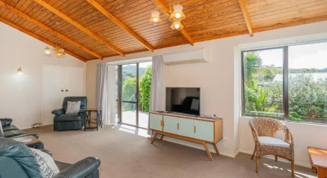 Treasure on Chestnut - Tairua Holiday Home, Rezerwuj Hotel Tairua 