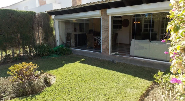 Апартаменты Spacious Townhouse Near Beaches & Golf