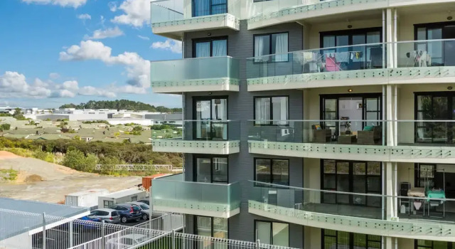 Albany Brand New Serviced Apartment, Rezerwuj Apartament Hotele w Auckland Region z parkingiem, Parking