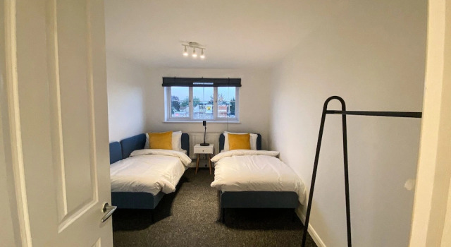 Short Stay Legoland Windsor Heathrow Thorpe Park Twickenham