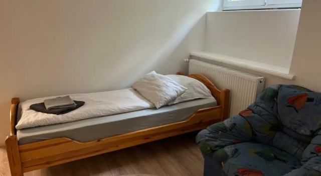 Кровать в общем номере Hotel Hirsch Fluorn Schwarzwald