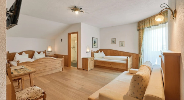 Трёхместный номер Standard с балконом Mineralienhotel Natznerhof