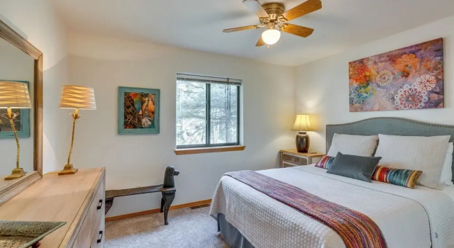 Коттедж Angel Fire Retreat w/ Hot Tub ~ 5 Mi to Skiing