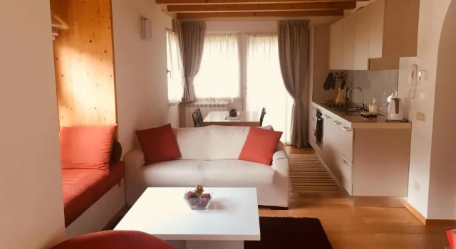 Residenza Eleonora, Book Lejlighed Hoteller i Temu med parkering, Parkering