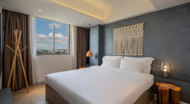 Люкс с балконом и с видом на реку Chaozhou Peninsula River View Inn