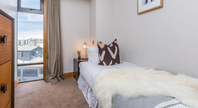 Central 2 Bedroom with Free Parking