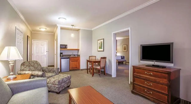 Двухместный люкс Accessible Mobility/Hearing Deluxe La Quinta Inn & Suites by Wyndham Gainesville