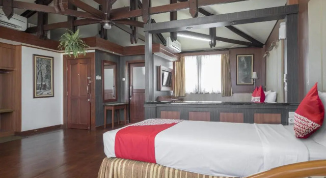 Люкс OYO 1090 Hotel Anging Mammiri Makassar