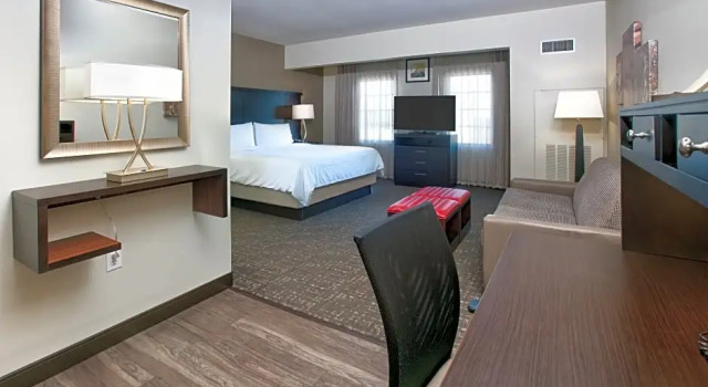 Четырёхместный люкс с 2 комнатами Staybridge Suites Plano - Richardson Area by IHG