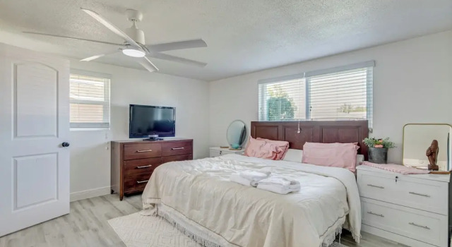 6 Mi to Hudson Beach! Pet-friendly Retreat w/ Yard