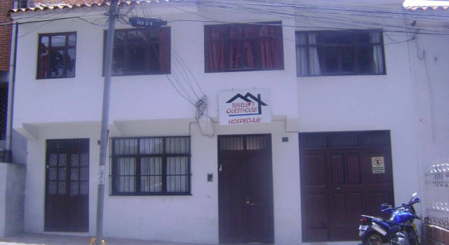Travelers Guesthouse, Забронировать Отель Сукре департамент Чукисака, рядом с Bolivar Park