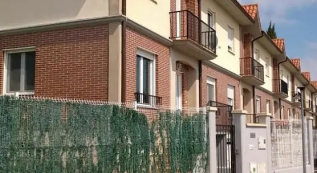 House With 5 Bedrooms in Guardia, With Enclosed Garden and Wifi, Rezerwuj Hotel Hotele w Baskonia z parkingiem, Parking
