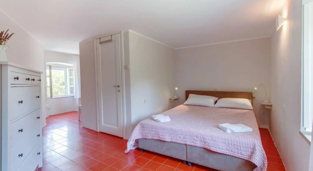 Lovely 15th Century Apartment in Osor, Prenota Appartamento Hotel a Isole Quarnerine con parcheggio, Parcheggio