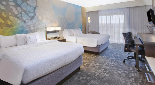 Четырёхместный номер Deluxe Courtyard by Marriott Somerset