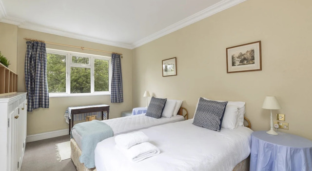 JOIVY Charming 3 bed house with a rooftop terrace