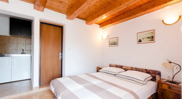 House Branka, Prenota Casa vacanze Hotel a Isole Quarnerine con parcheggio, Parcheggio