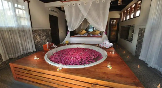 Семейная вилла с 2 комнатами Cocotinos Sekotong, a Boutique Beach Resort & Spa