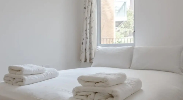 Stunning 2 Bedroom Property near Limehouse, Забронировать Отель Отели Лондона 4 звезды, рядом с Музей школы для бедных, 4*