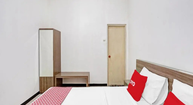 Номер Standard Almeira Homestay Syariah Near RS Islam Al-Irsyad Mitra Reddoorz