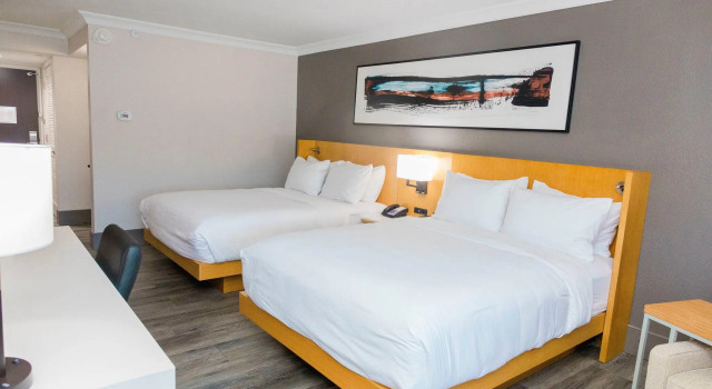 Четырёхместный номер Standard Delta Hotels by Marriott Columbia Northeast