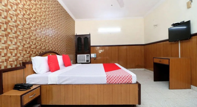 Oyo 24326 Ab Hotel