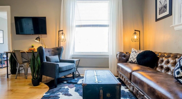 Апартаменты с 2 комнатами The Urban Union Eclectic Historic Apartment Sleeps 4