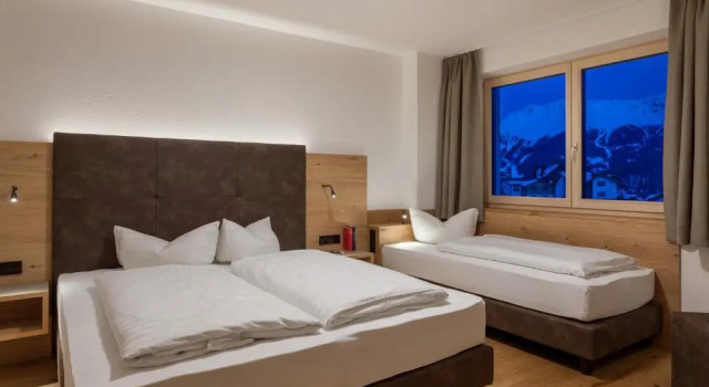 Apart-Hotel Dreisonnenhof, Rezerwuj Apartamentowiec hotelowy Hotele w Tyrol z parkingiem, Parking