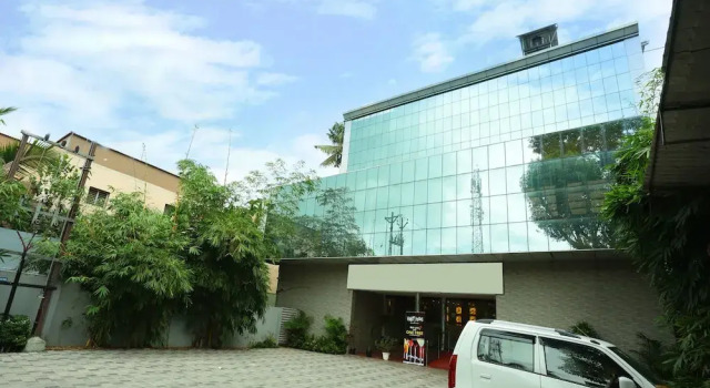OYO 16812 Hotel Padippurayil, Prenota Hotel Paravur Kerala